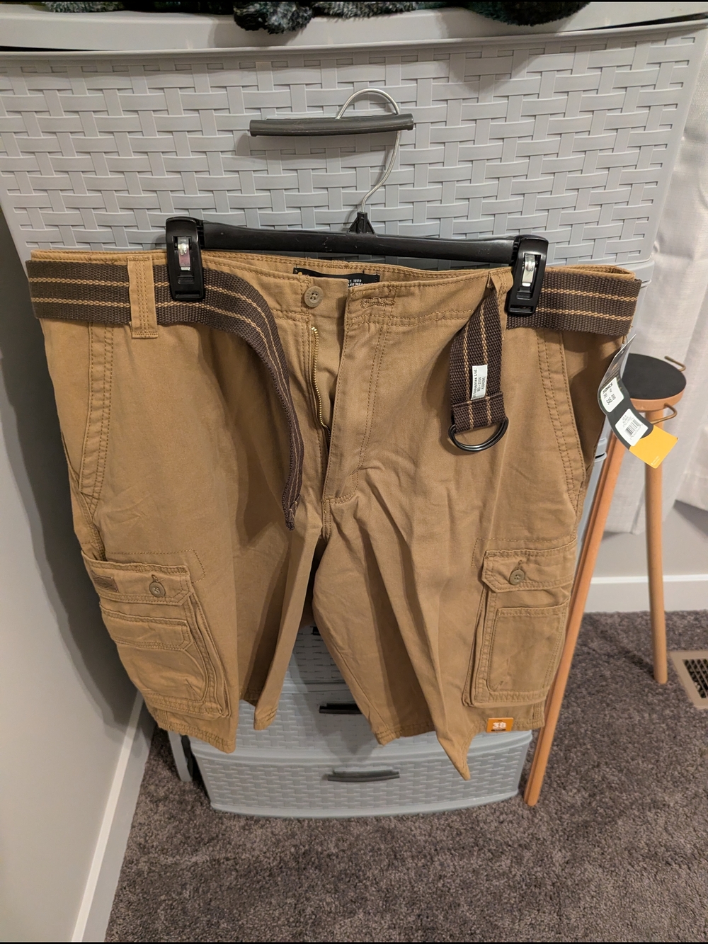 Lee Men's Brown Cargo Shorts with Brown Striped Belt